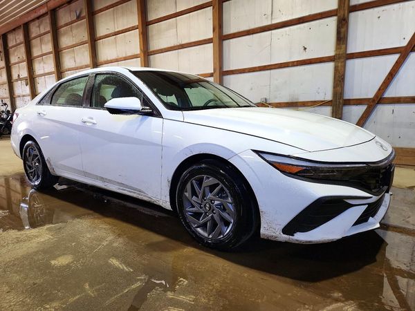 2026 HYUNDAI ELANTRA — Passenger 3/4