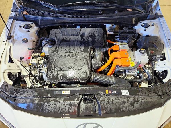 2026 HYUNDAI ELANTRA — Engine bay