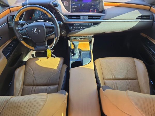 2019 LEXUS ES 350 — CKPT