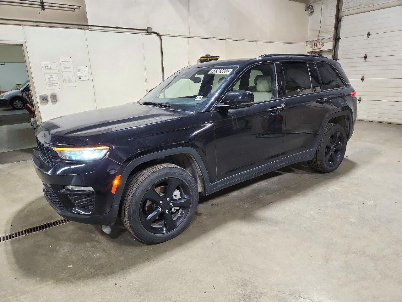 2023 JEEP CHEROKEE Limited — Front 3/4