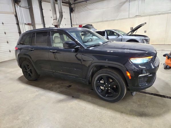2023 JEEP CHEROKEE Limited — Passenger 3/4