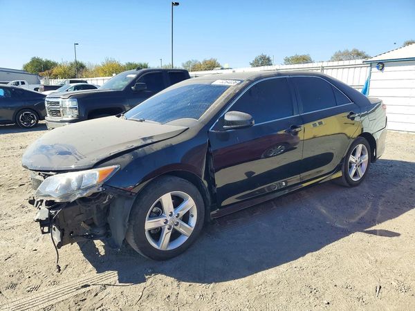 2012 TOYOTA CAMRY — Front 3/4
