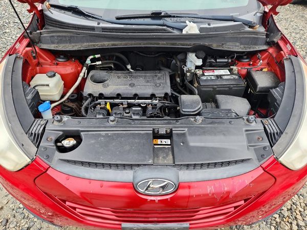 2013 HYUNDAI TUCSON — Engine bay