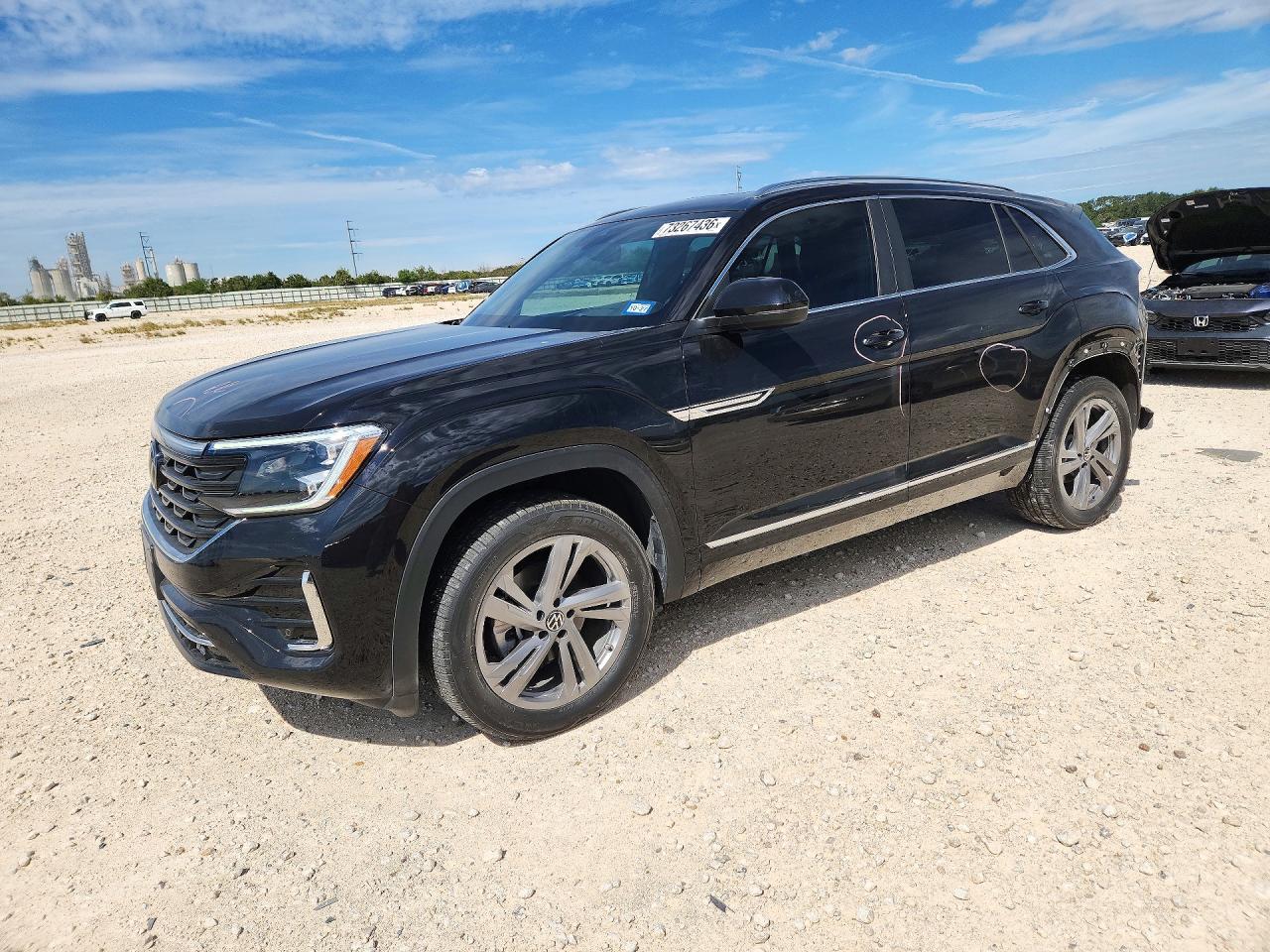2024 VOLKSWAGEN ATLAS CROSS SPORT 4Motion SEL R-Line — Front 3/4