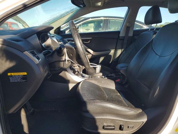 2013 HYUNDAI ELANTRA — DENT