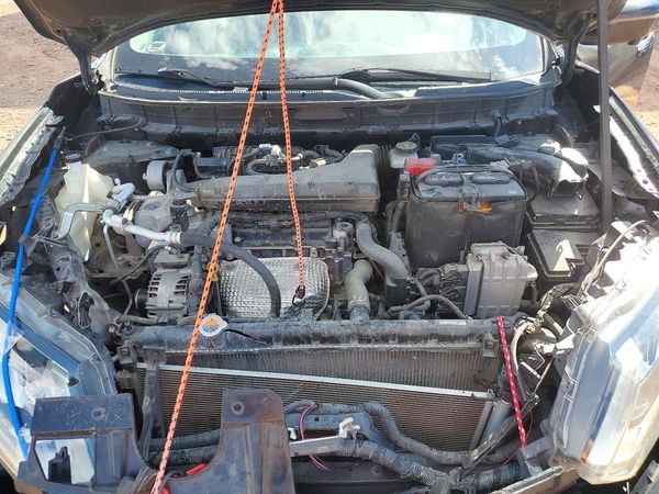 2018 NISSAN ROGUE — Engine bay
