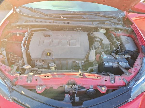 2017 TOYOTA COROLLA — Engine bay