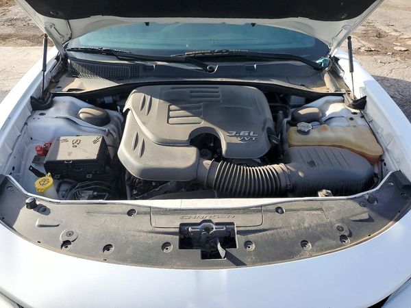 2019 DODGE CHARGER SXT — Engine bay