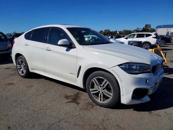 2015 BMW X6 xDrive50i — Passenger 3/4