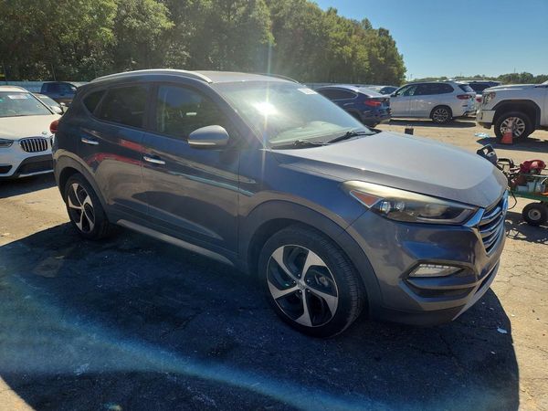 2017 HYUNDAI TUCSON — Passenger 3/4