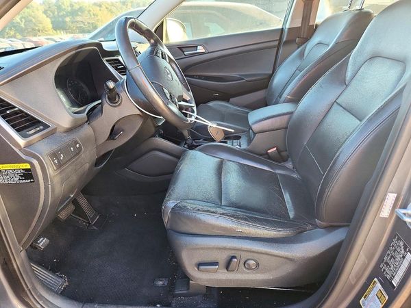 2017 HYUNDAI TUCSON — DENT