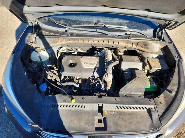 2017 HYUNDAI TUCSON — Engine bay