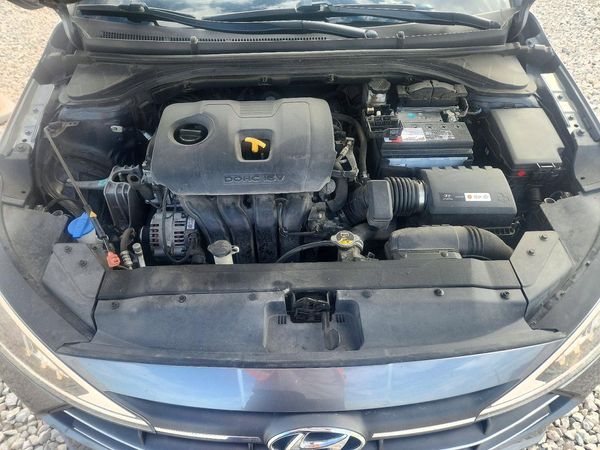 2019 HYUNDAI ELANTRA — Engine bay