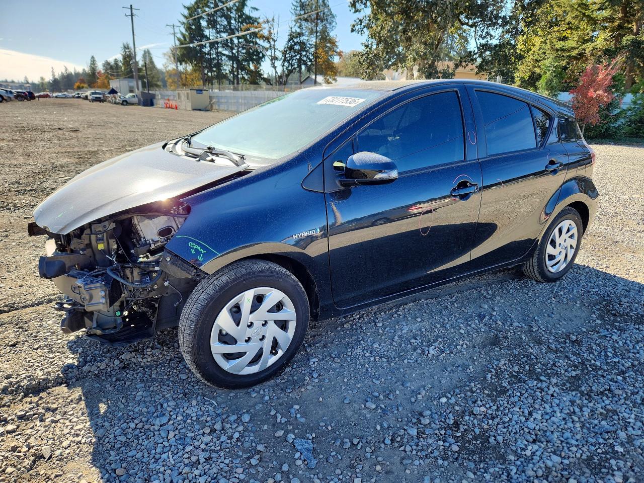 2015 TOYOTA PRIUS — Front 3/4