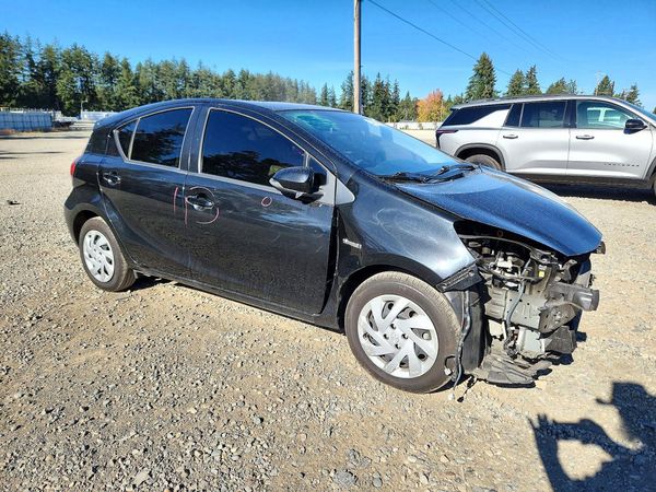 2015 TOYOTA PRIUS — Passenger 3/4