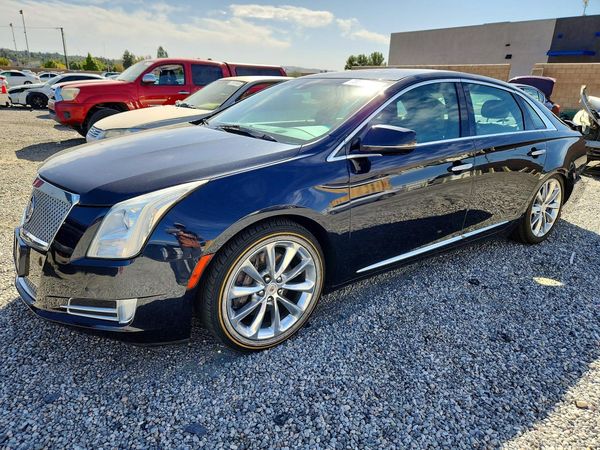 2014 CADILLAC XTS Luxury — Front 3/4