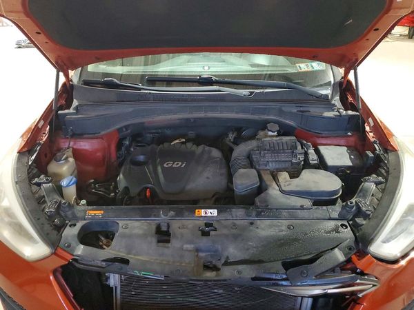 2016 HYUNDAI SANTA FE Base — Engine bay