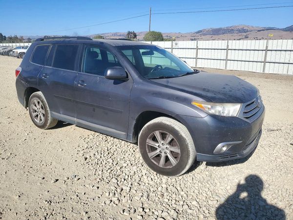 2013 TOYOTA HIGHLANDER Base/Hybrid — Passenger 3/4