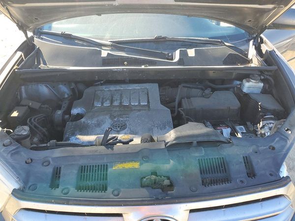 2013 TOYOTA HIGHLANDER Base/Hybrid — Engine bay