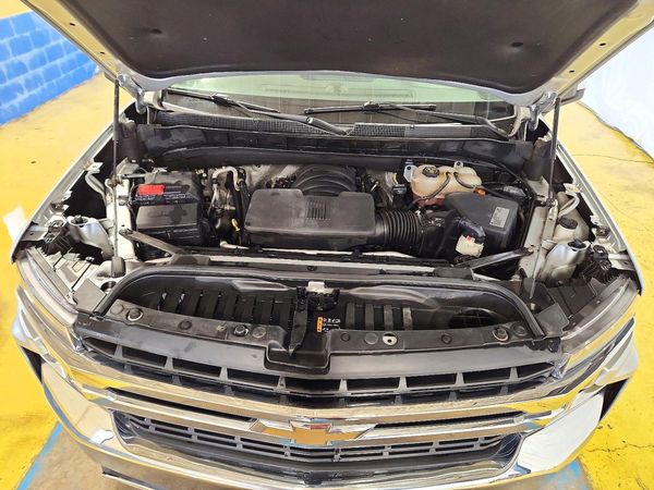 2021 CHEVROLET SILVERADO LT — Engine bay