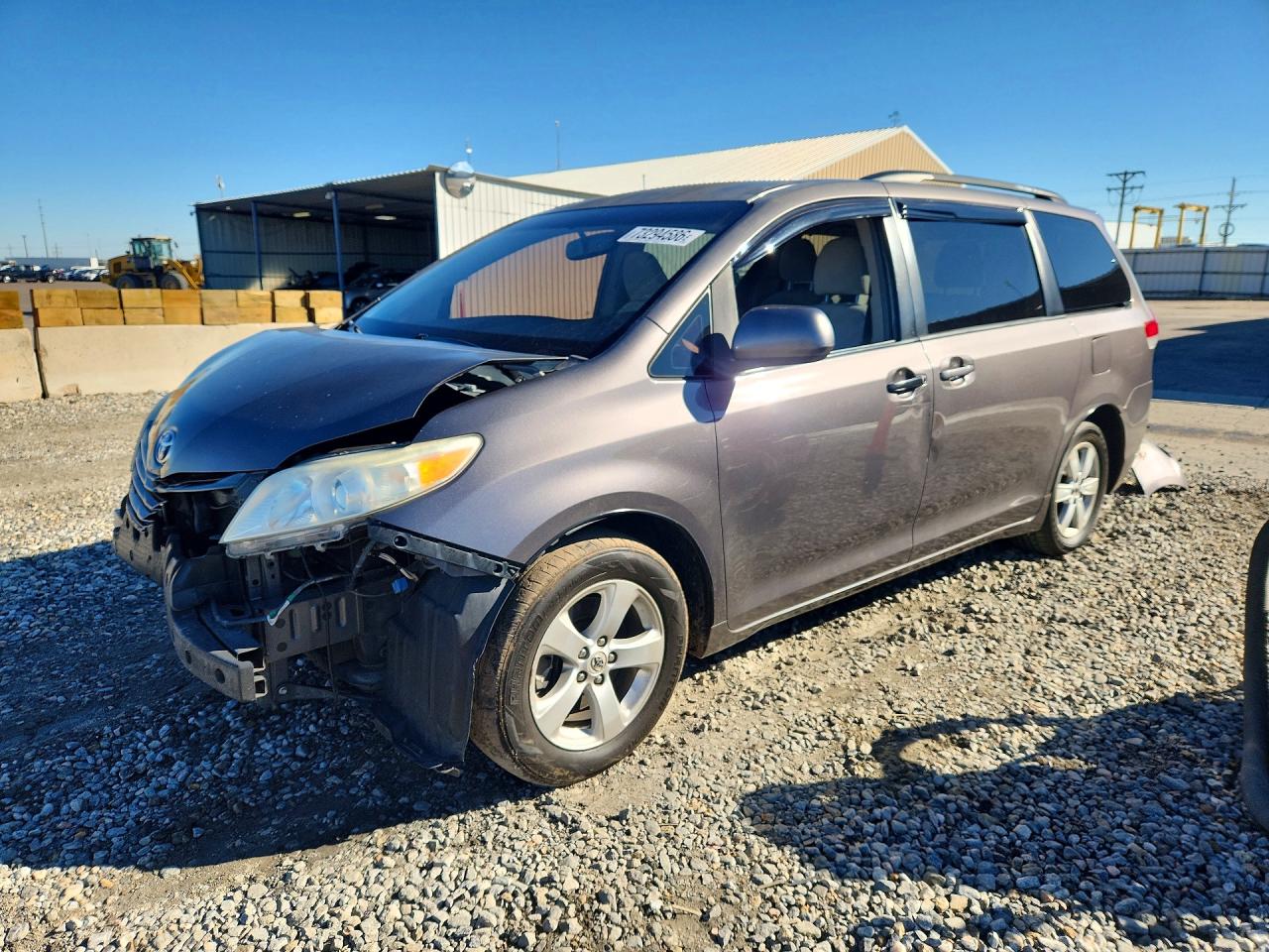 2012 TOYOTA SIENNA — Front 3/4