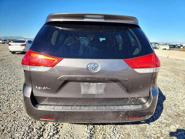 2012 TOYOTA SIENNA — DIRR