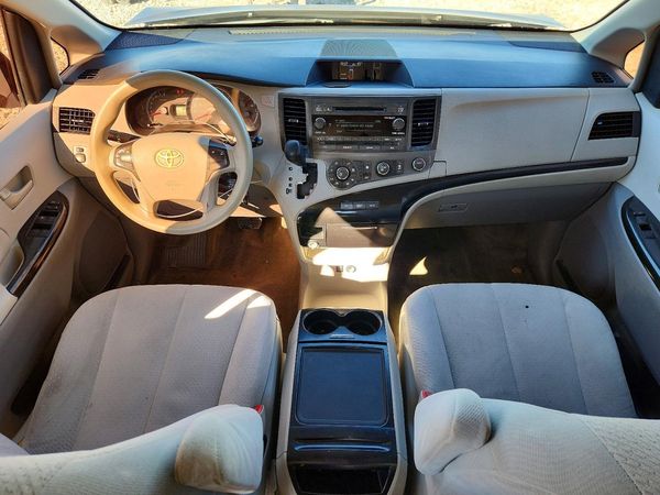 2012 TOYOTA SIENNA — CKPT