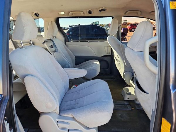 2012 TOYOTA SIENNA — PSRS