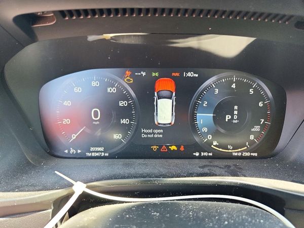 2020 VOLVO XC40 Momentum — ODOM