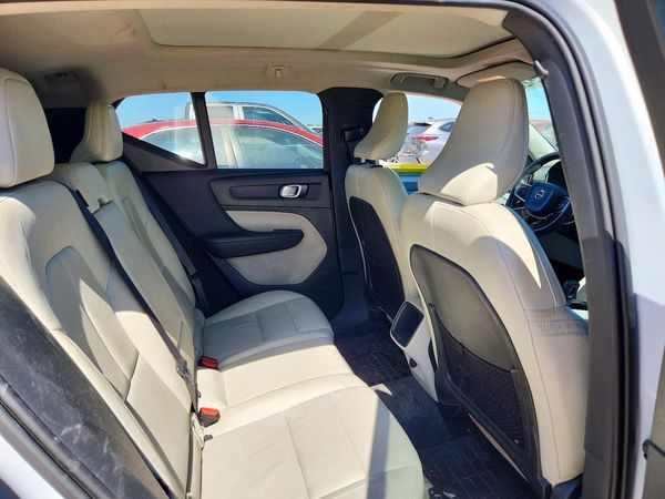 2020 VOLVO XC40 Momentum — PSRS