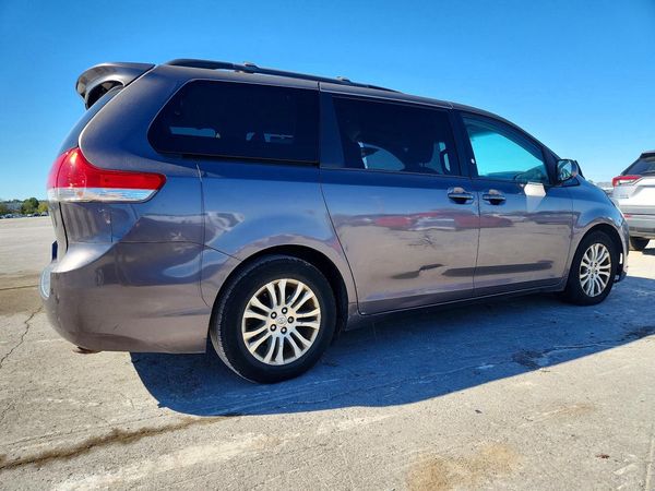 2013 TOYOTA SIENNA — PSRA