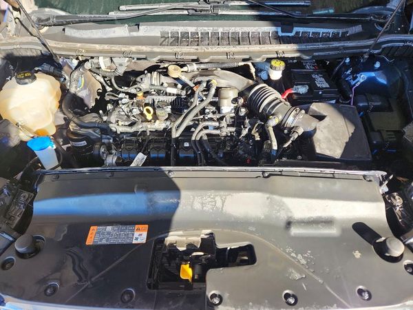 2022 FORD EDGE SEL — Engine bay