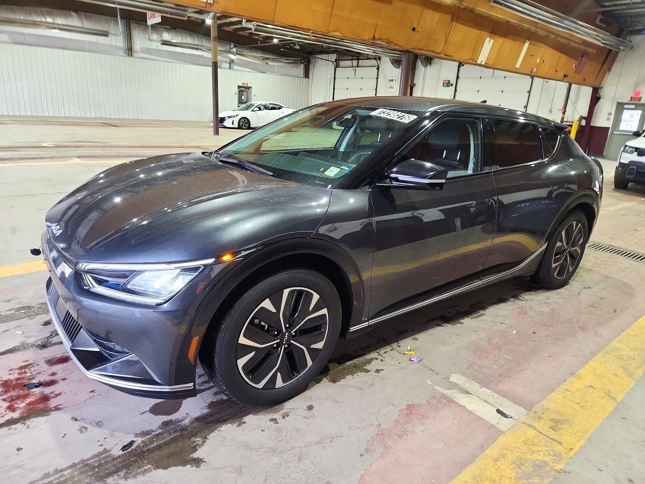 2024 KIA EV6 Light, Wind — Front 3/4