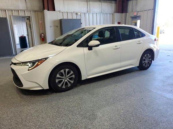 2022 TOYOTA COROLLA LE — Front 3/4
