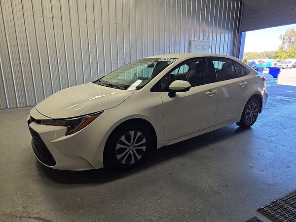 2022 TOYOTA COROLLA LE — Front 3/4