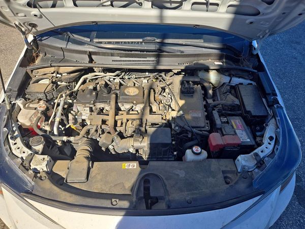 2022 TOYOTA COROLLA LE — Engine bay