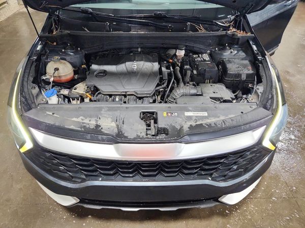2023 KIA SPORTAGE LX — Engine bay