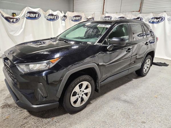 2021 TOYOTA RAV4 LE — Front 3/4