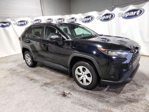 2021 TOYOTA RAV4 LE — Passenger 3/4