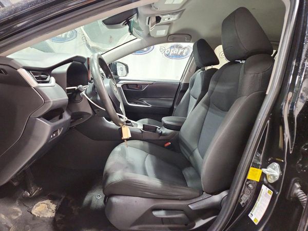 2021 TOYOTA RAV4 LE — DENT