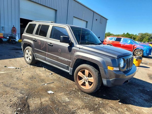 2014 JEEP PATRIOT Sport — Passenger 3/4