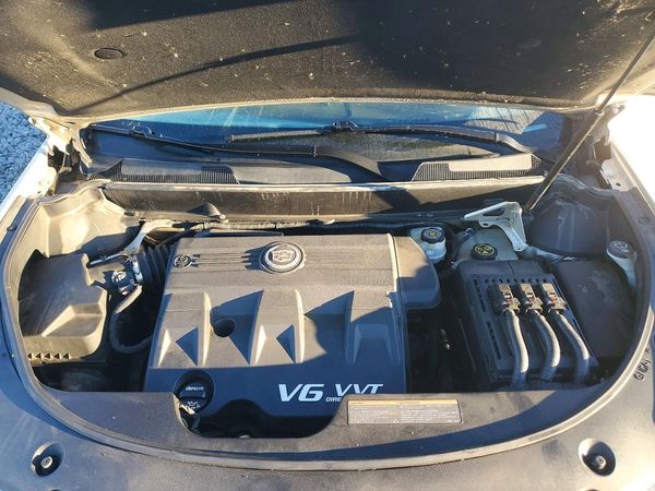 2015 CADILLAC SRX Luxury — Engine bay