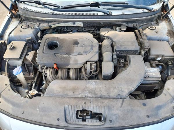 2015 HYUNDAI SONATA SE, ECO — Engine bay