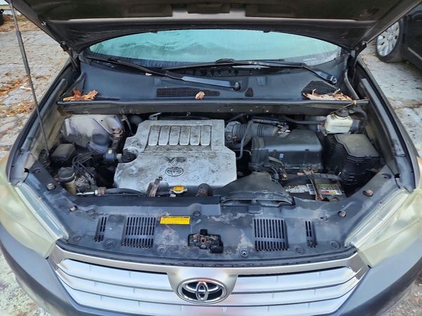 2012 TOYOTA HIGHLANDER Base/Hybrid — Engine bay