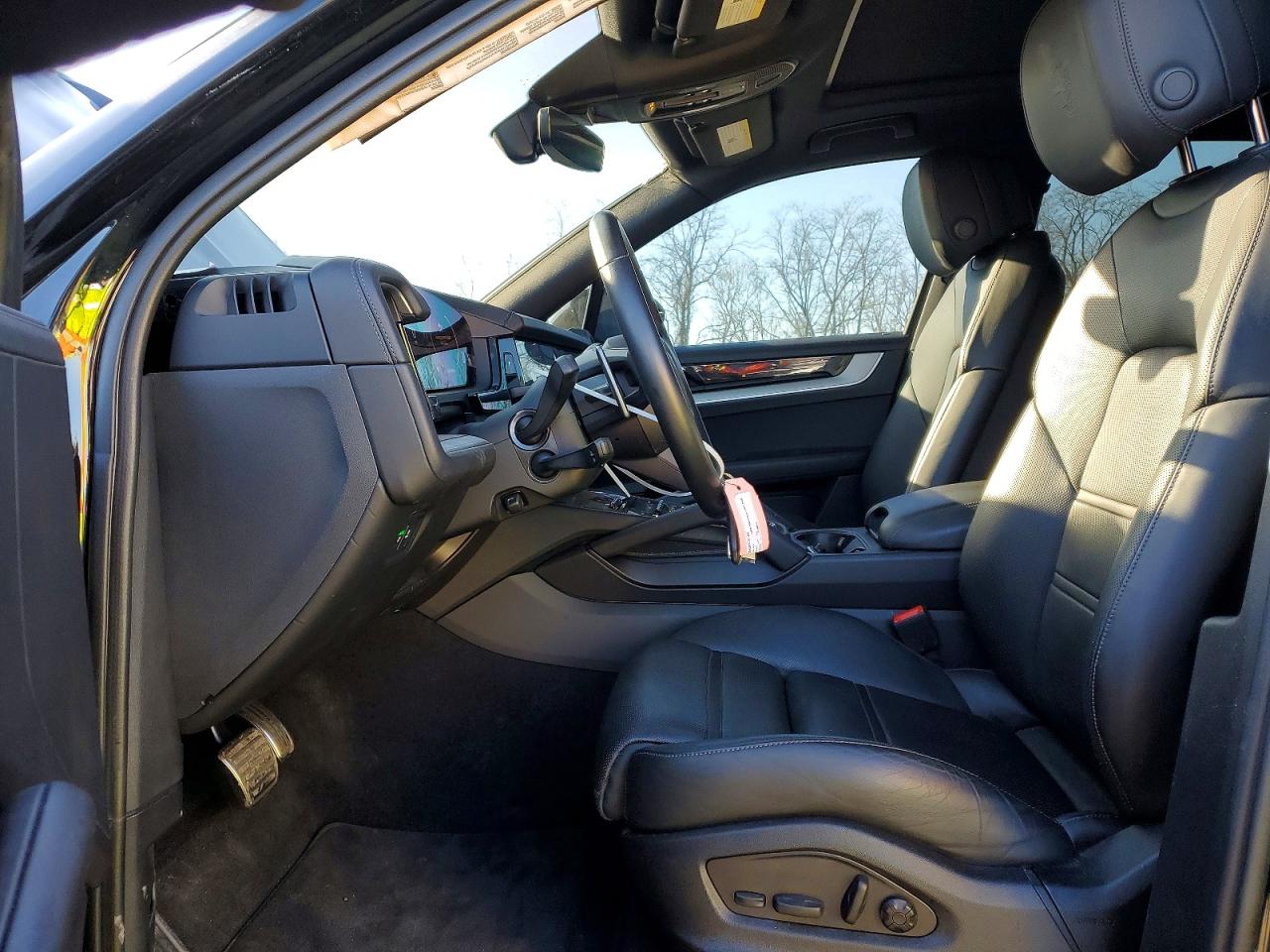 2024 PORSCHE CAYENNE S