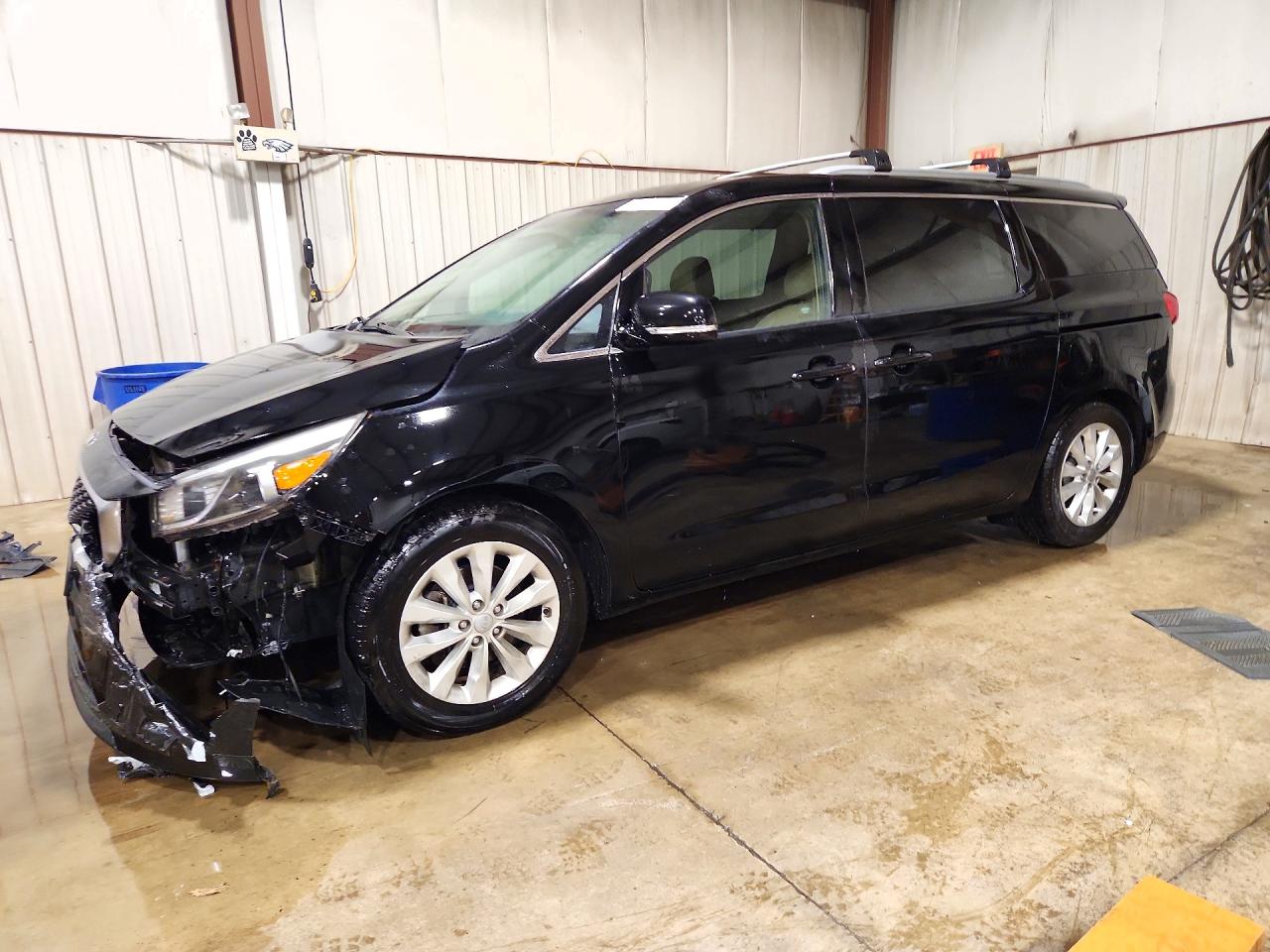 2015 KIA SEDONA GLS - Middle level — Front 3/4