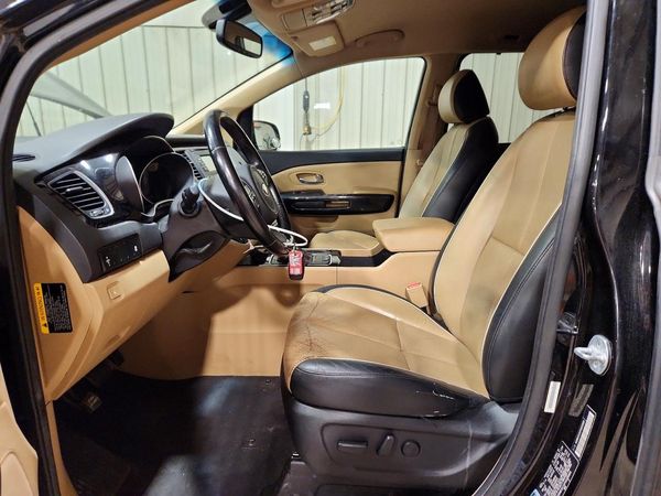 2015 KIA SEDONA GLS - Middle level — DENT