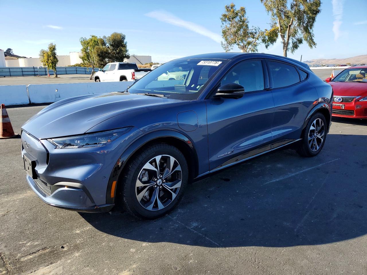 2021 FORD MUSTANG Premium — Front 3/4
