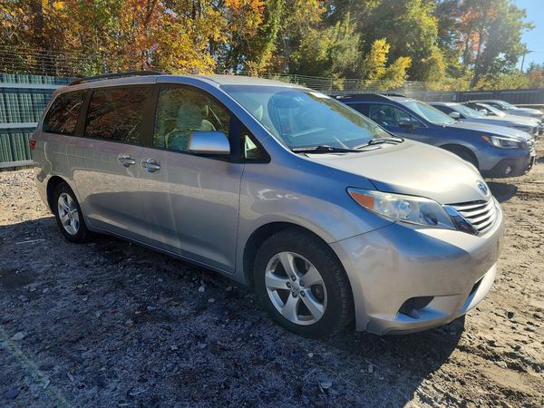 2016 TOYOTA SIENNA — Passenger 3/4