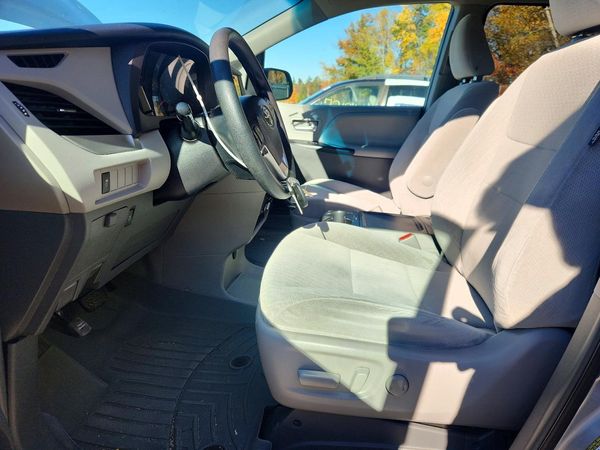 2016 TOYOTA SIENNA — DENT